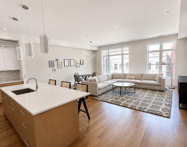 2216 N Lincoln Avenue - Photo Thumbnail 3