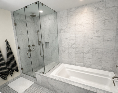 2216 N Lincoln Avenue - Photo Thumbnail 6