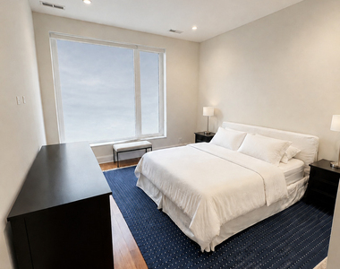 2216 N Lincoln Avenue - Photo Thumbnail 5