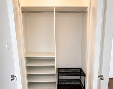 2216 N Lincoln Avenue - Photo Thumbnail 12