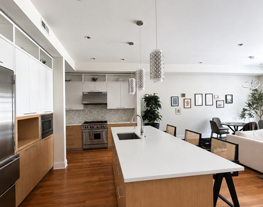 2216 N Lincoln Avenue - Photo Thumbnail 2