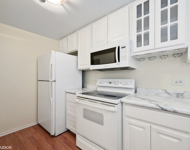 61 W 15th Street - Photo Thumbnail 3