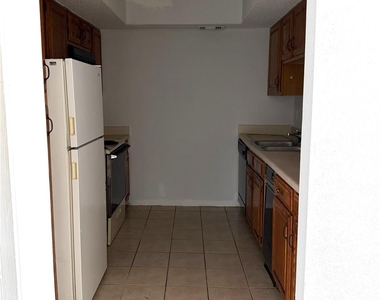 2830 S Bartell Drive - Photo Thumbnail 3
