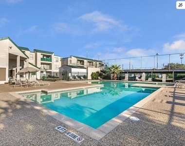 2830 S Bartell Drive - Photo Thumbnail 9