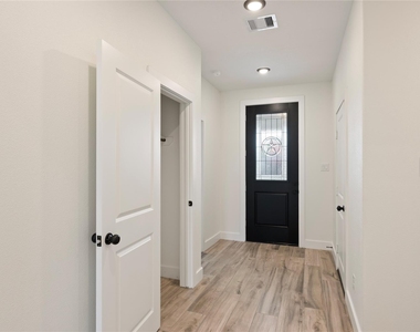3018 Rust Avenue - Photo Thumbnail 6