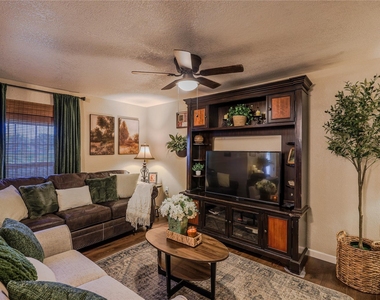 910 Brockman Street - Photo Thumbnail 4