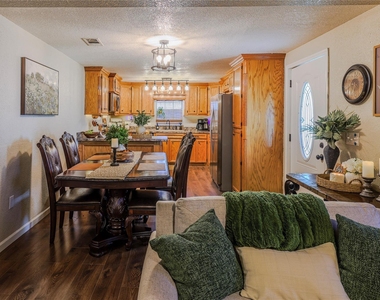 910 Brockman Street - Photo Thumbnail 8