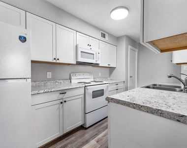 4618 W Orange Street - Photo Thumbnail 8