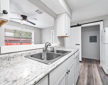 4618 W Orange Street - Photo Thumbnail 10