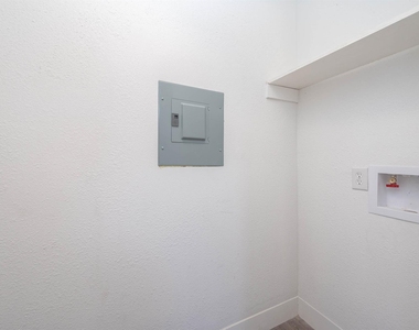 4618 W Orange Street - Photo Thumbnail 12