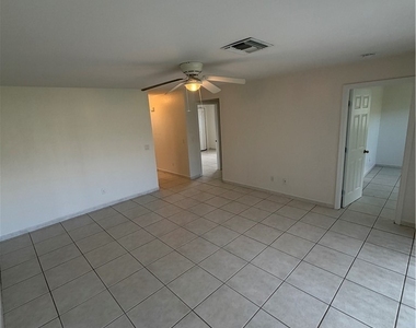 3627 Se 9th Place - Photo Thumbnail 4
