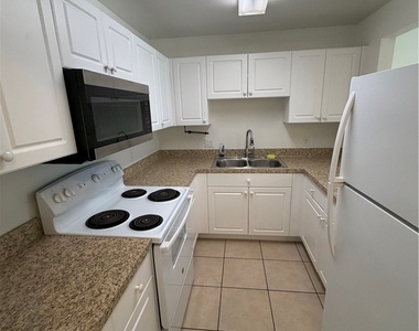 3627 Se 9th Place - Photo Thumbnail 2