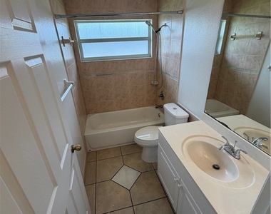 3627 Se 9th Place - Photo Thumbnail 5