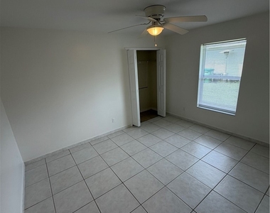 3627 Se 9th Place - Photo Thumbnail 6