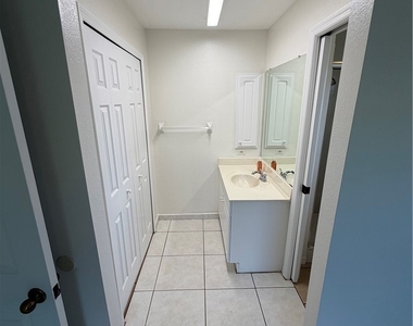 3627 Se 9th Place - Photo Thumbnail 12