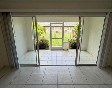 3627 Se 9th Place - Photo Thumbnail 15