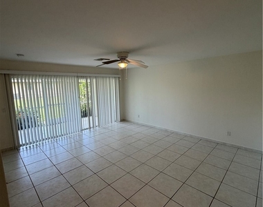 3627 Se 9th Place - Photo Thumbnail 3
