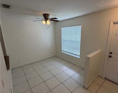 3627 Se 9th Place - Photo Thumbnail 1