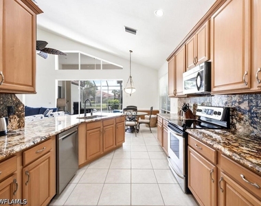 9980 Isola Way - Photo Thumbnail 5