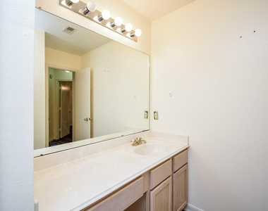 20802 Oak Rain Court - Photo Thumbnail 18