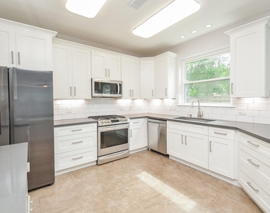 6211 Pebble Canyon Court - Photo Thumbnail 12