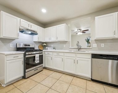 5239 Sugar Bush Drive - Photo Thumbnail 9