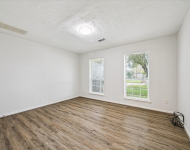 5239 Sugar Bush Drive - Photo Thumbnail 5