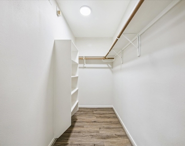5239 Sugar Bush Drive - Photo Thumbnail 7