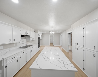 13903 Charlynn Oaks Dr - Photo Thumbnail 12