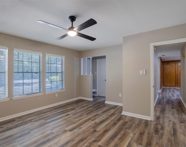 561 Mount Pleasant Road - Photo Thumbnail 11