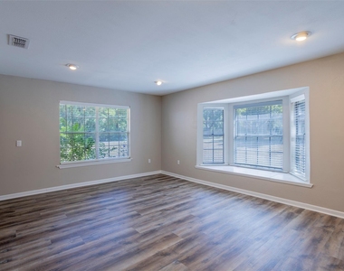 561 Mount Pleasant Road - Photo Thumbnail 8