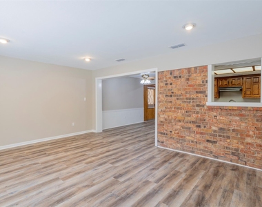 561 Mount Pleasant Road - Photo Thumbnail 9