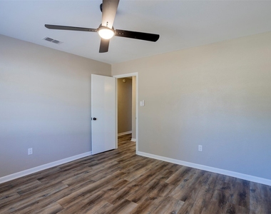 561 Mount Pleasant Road - Photo Thumbnail 18
