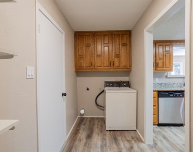 561 Mount Pleasant Road - Photo Thumbnail 20