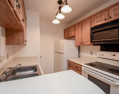 2121 Hepburn Street - Photo Thumbnail 6