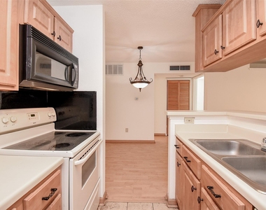 2121 Hepburn Street - Photo Thumbnail 8