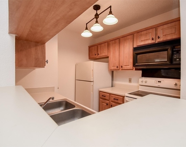 2121 Hepburn Street - Photo Thumbnail 5