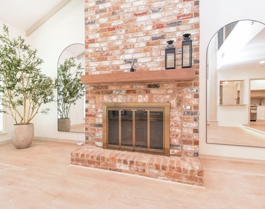 9342 Briar Forest Drive - Photo Thumbnail 7