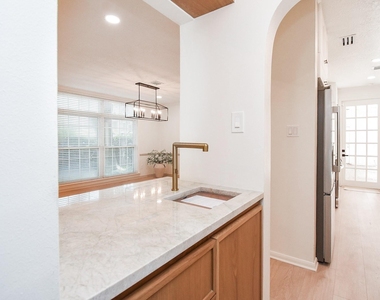 9342 Briar Forest Drive - Photo Thumbnail 16