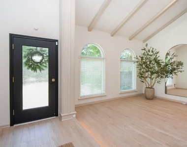 9342 Briar Forest Drive - Photo Thumbnail 4
