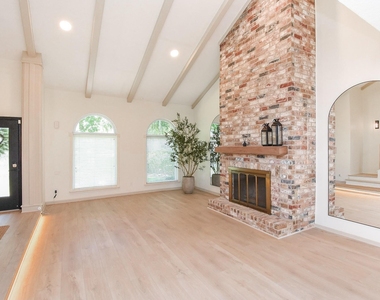 9342 Briar Forest Drive - Photo Thumbnail 5