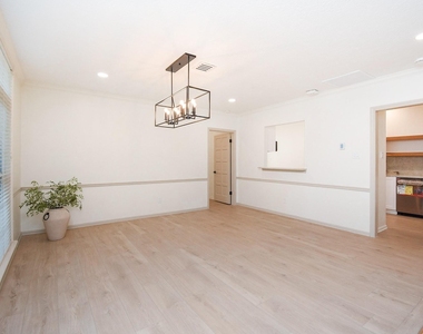 9342 Briar Forest Drive - Photo Thumbnail 11