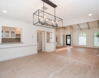 9342 Briar Forest Drive - Photo Thumbnail 12