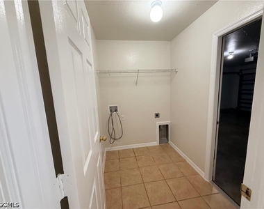 460 Windermere Drive - Photo Thumbnail 16