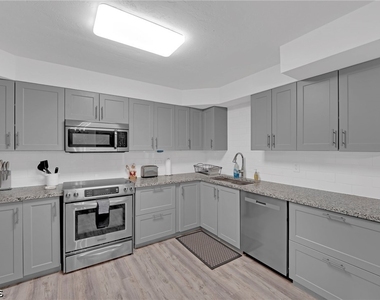 2506 Se 8th Avenue - Photo Thumbnail 5
