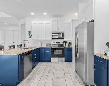 136 Kamal Parkway - Photo Thumbnail 5