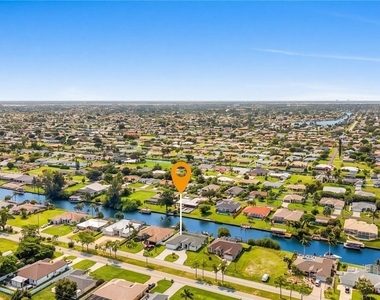 136 Kamal Parkway - Photo Thumbnail 30