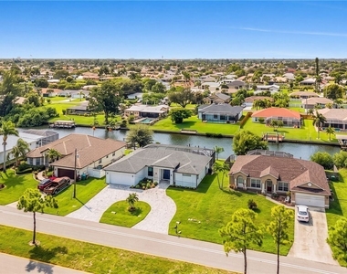 136 Kamal Parkway - Photo Thumbnail 28