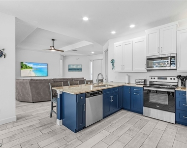 136 Kamal Parkway - Photo Thumbnail 25
