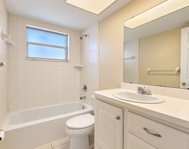 3609 Se 3rd Avenue - Photo Thumbnail 18